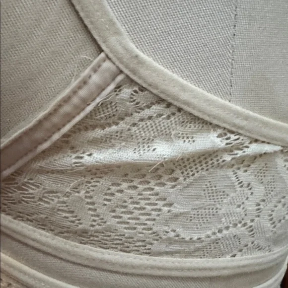Urban Outfitters Lace Bralette - Picture 3 of 6